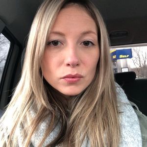 Meet your Posher, Caitlin